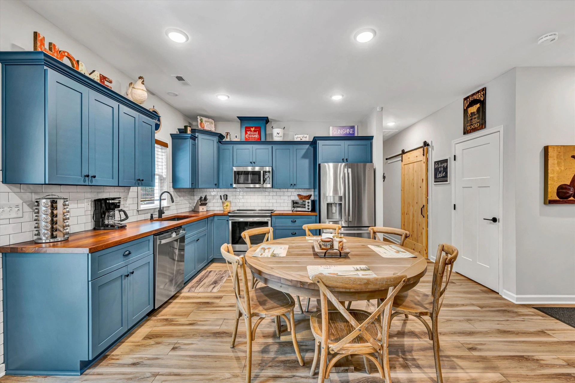 205 Deerwood DR - Photo 10
