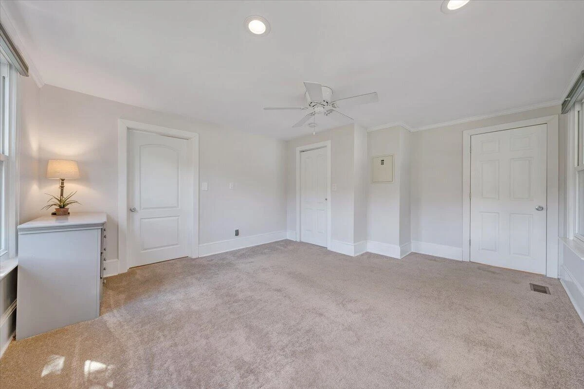 1038 Valencia DR - Photo 11