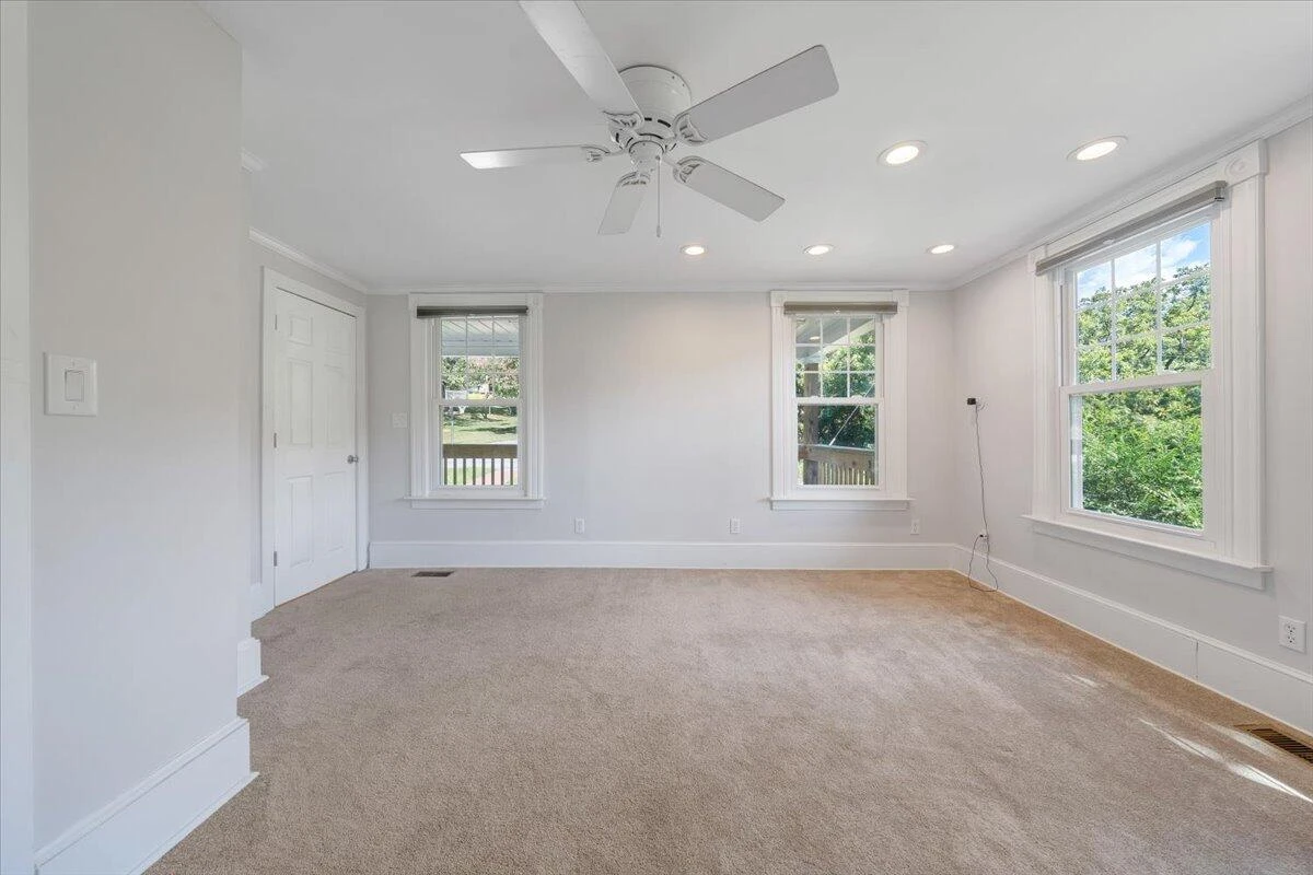 1038 Valencia DR - Photo 13