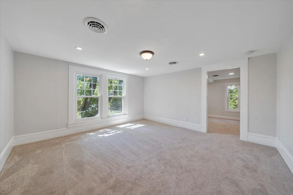 1038 Valencia DR - Photo 31