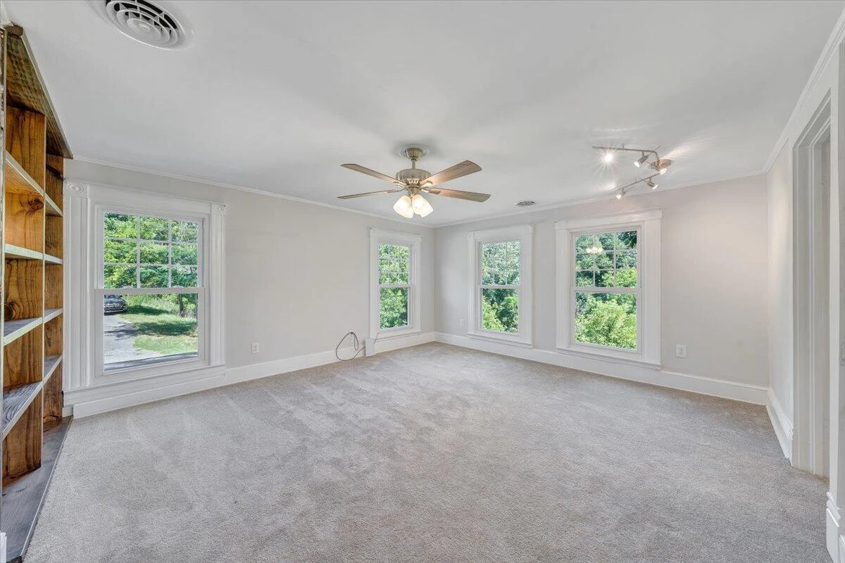 1038 Valencia DR - Photo 39
