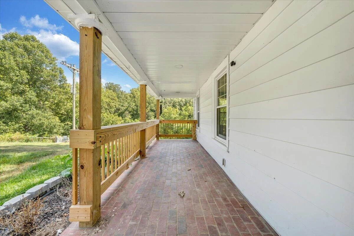 1038 Valencia DR - Photo 4