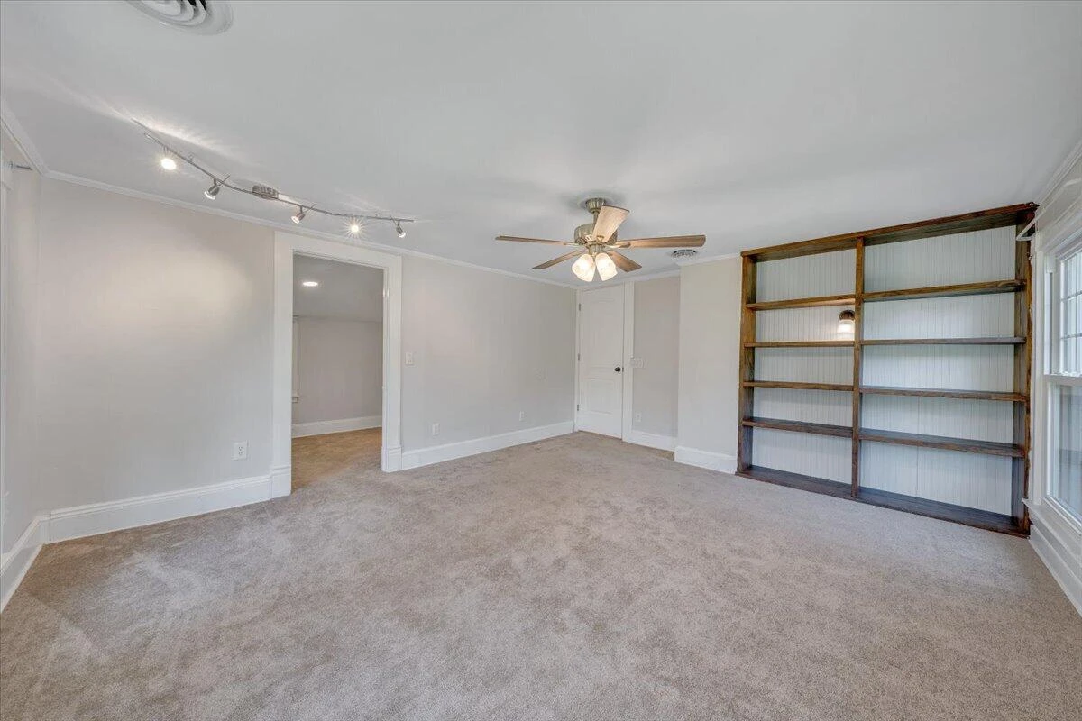 1038 Valencia DR - Photo 40