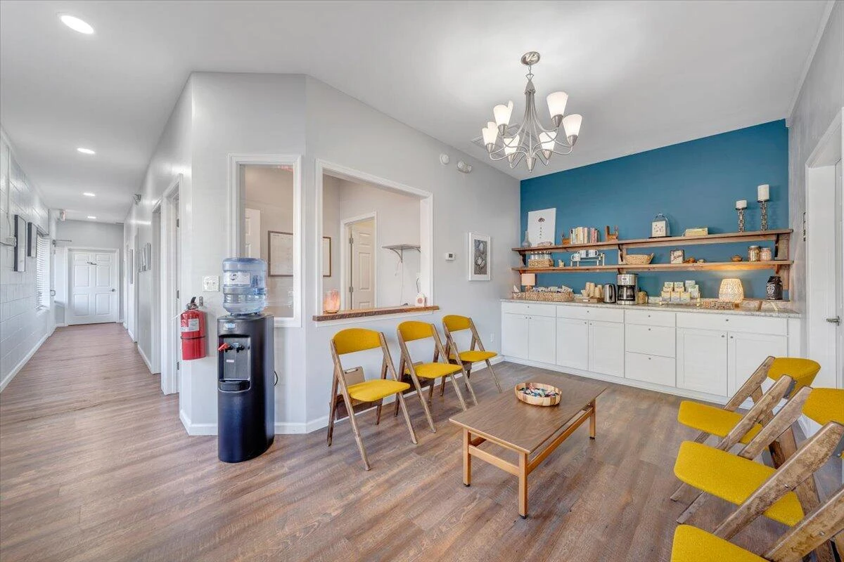 708 5Th ST SW - Photo 16