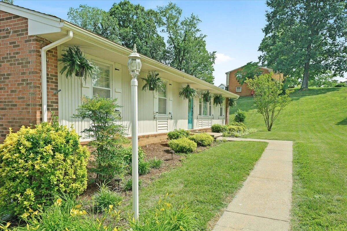 50 Barkwood LN