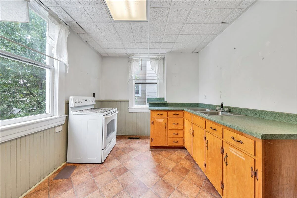 429 Elm AVE SW - Photo 22