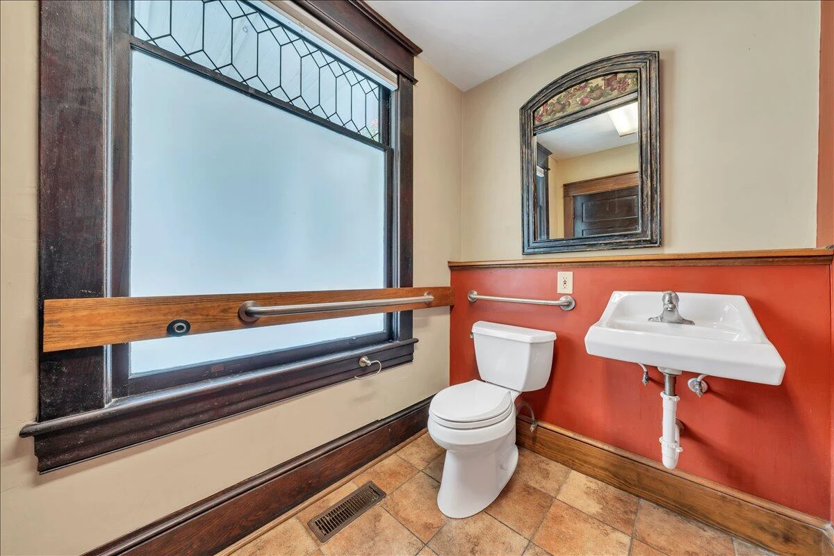 429 Elm AVE SW - Photo 11
