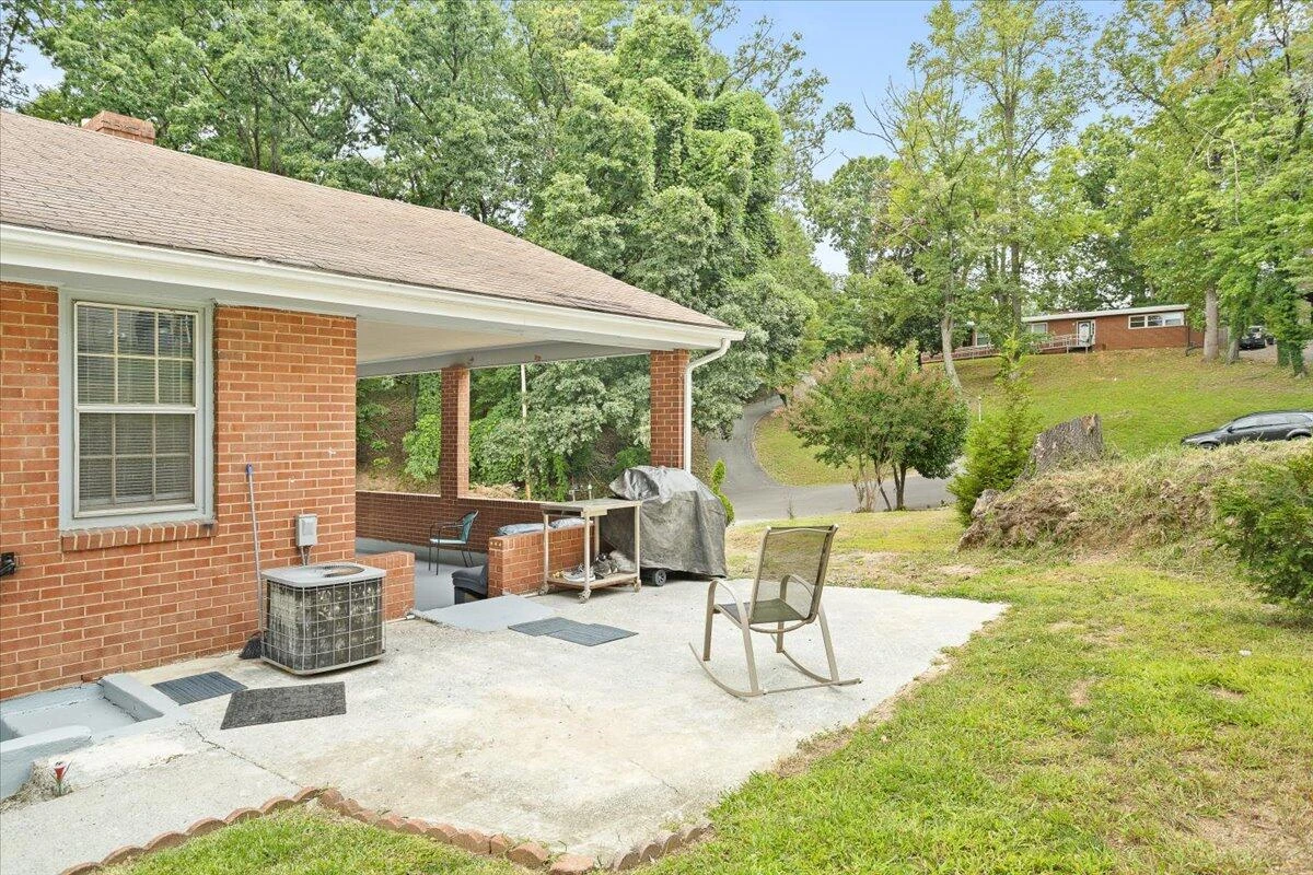 1019 Silverwood RD NW