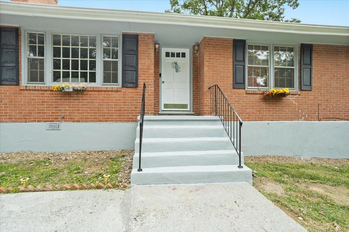 1019 Silverwood RD NW - Photo 2