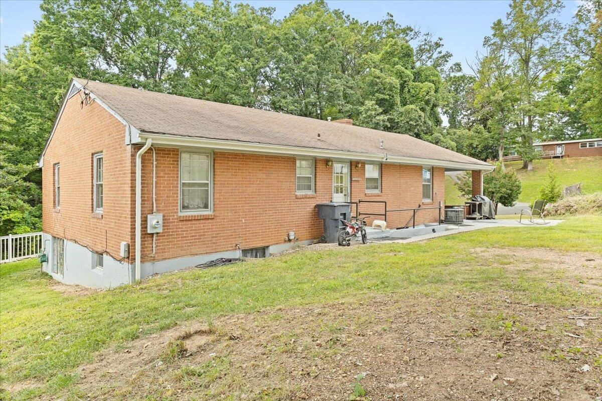 1019 Silverwood RD NW - Photo 32
