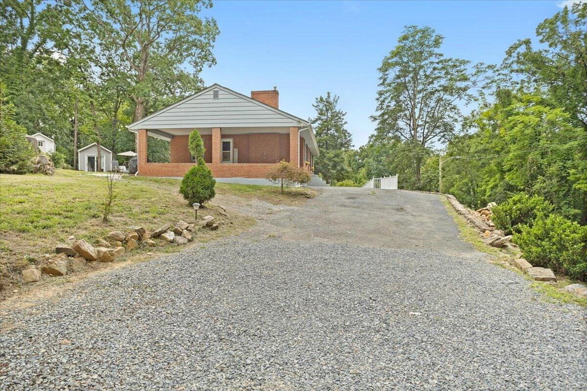 1019 Silverwood RD NW - Photo 4