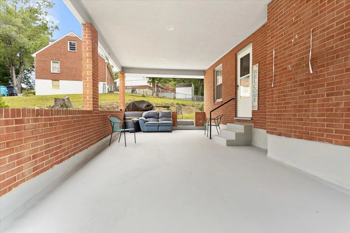 1019 Silverwood RD NW - Photo 5