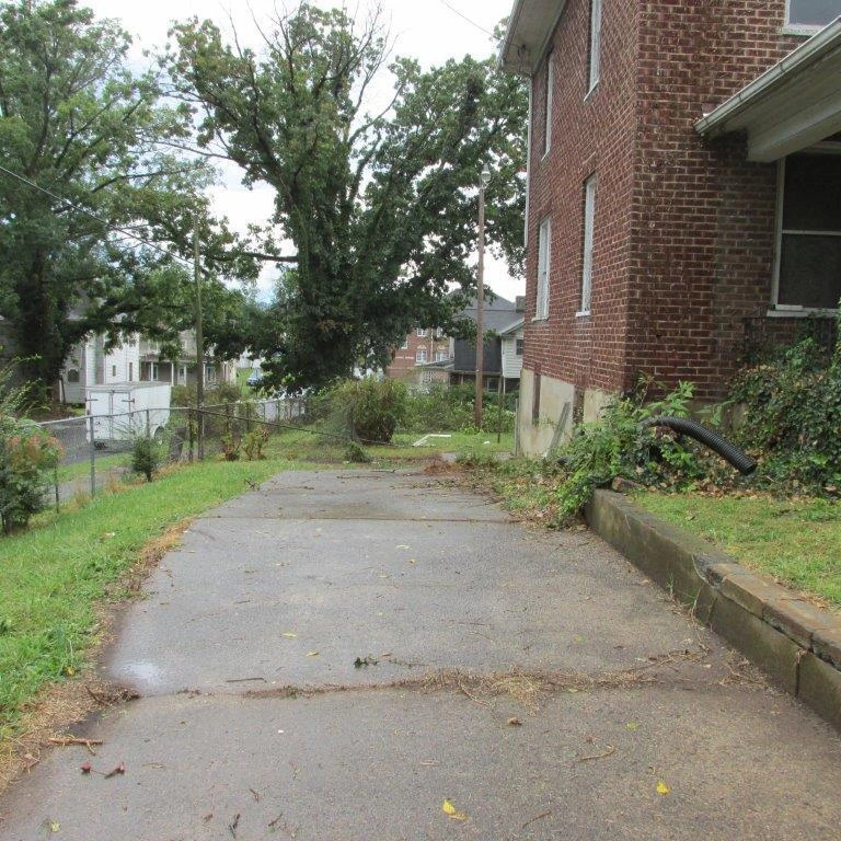 1302 Hanover AVE NW - Photo 3