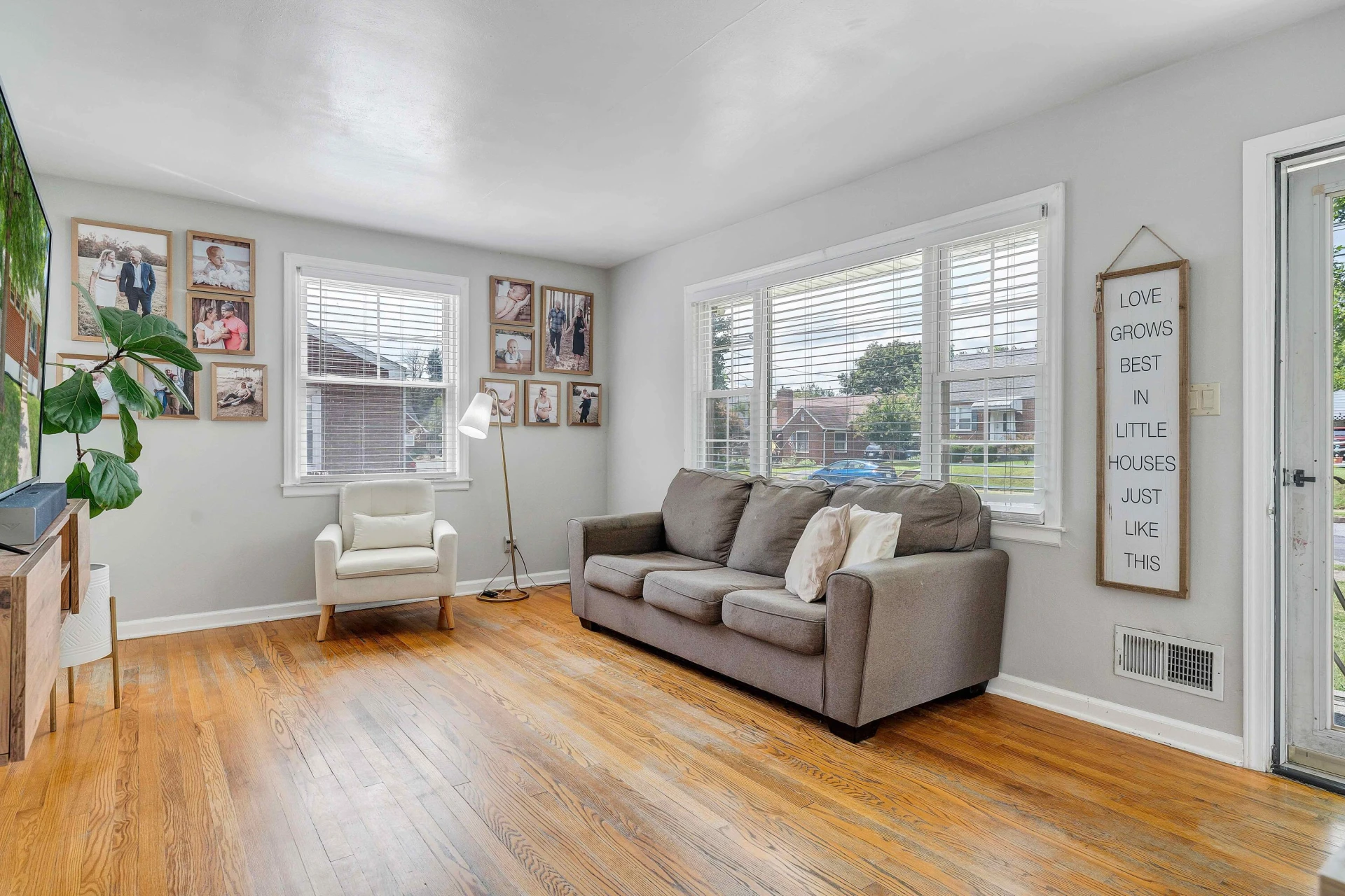 2817 Bradley ST NE - Photo 10