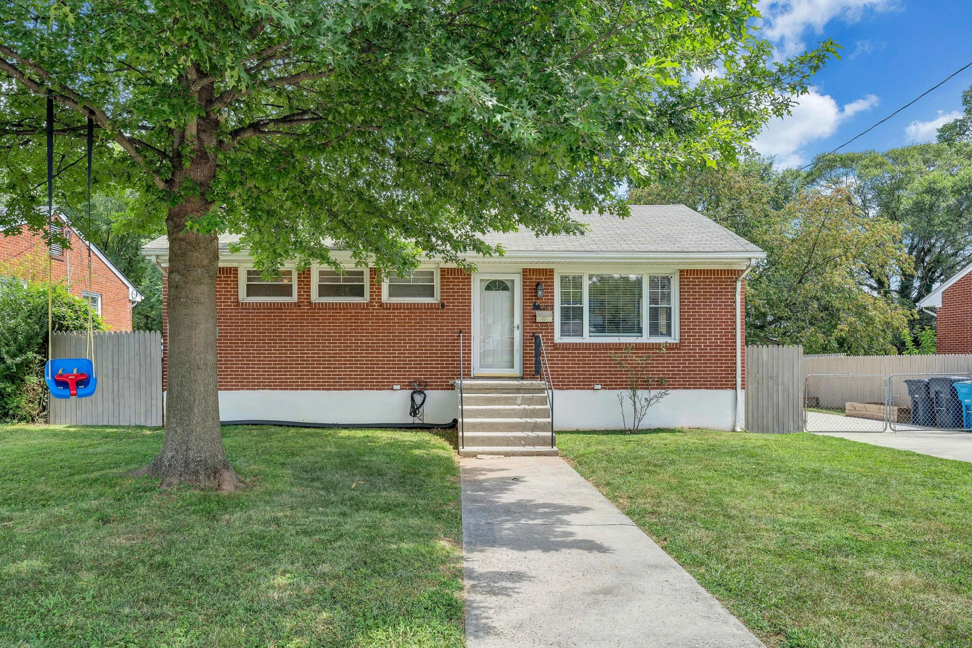 2817 Bradley ST NE - Photo 4