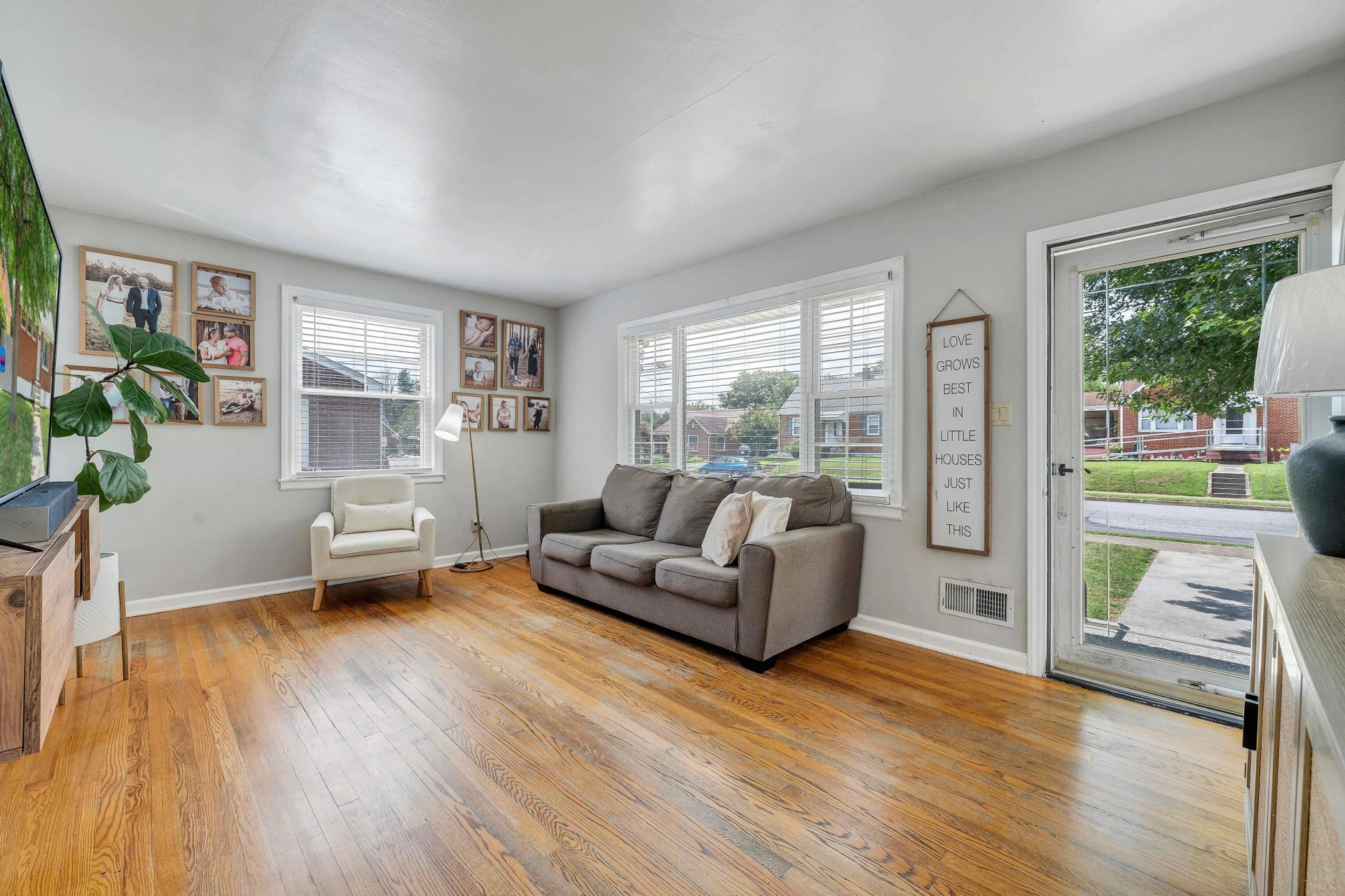 2817 Bradley ST NE - Photo 7