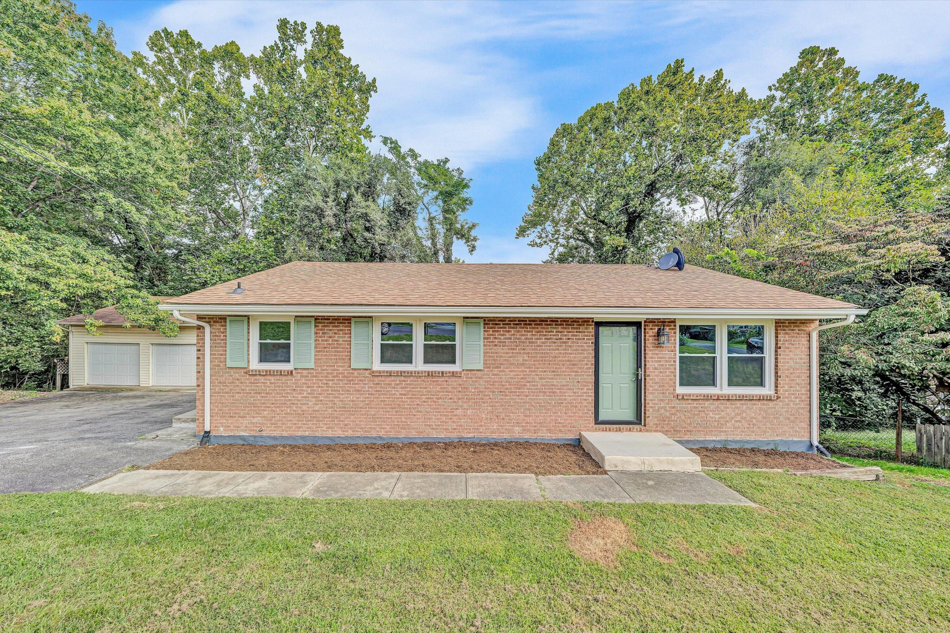845 Pinewood DR NW - Photo 2