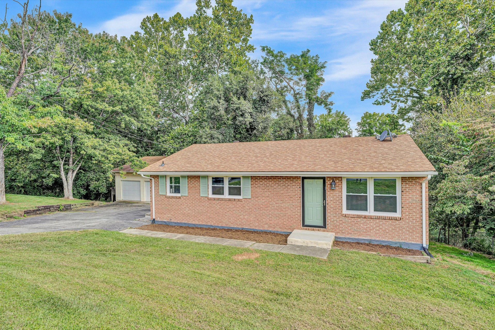 845 Pinewood DR NW - Photo 4