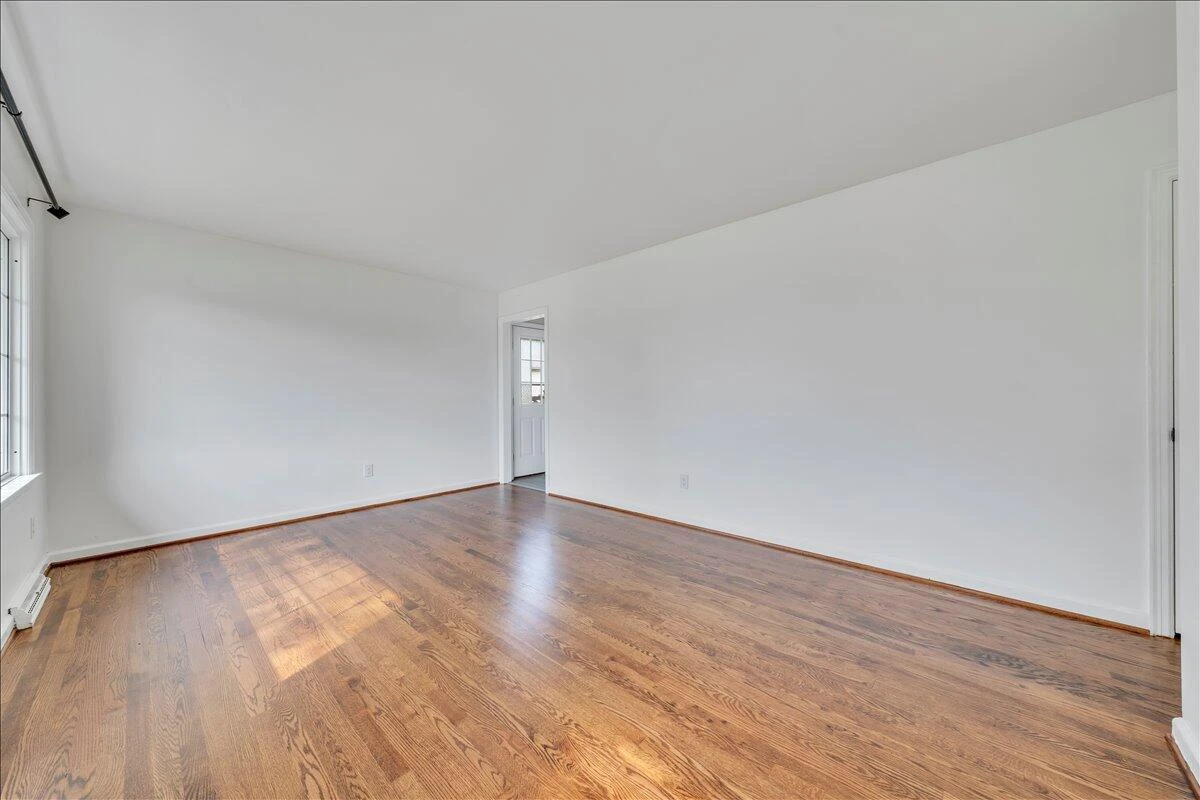 5327 Meadowcrest ST - Photo 2