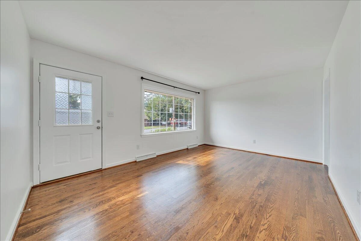 5327 Meadowcrest ST - Photo 4