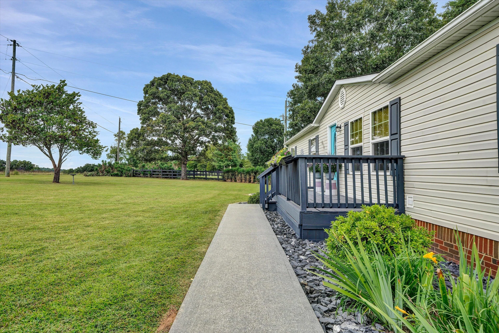 670 Lucy Wade RD - Photo 4
