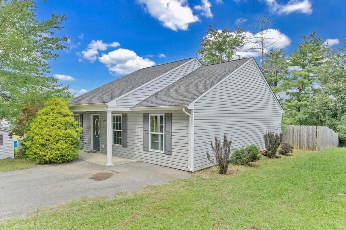 3822 Yellow Mountain RD SE - Photo 3