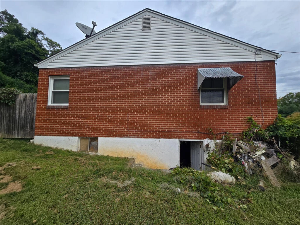 3417 Windsor RD SW - Photo 3
