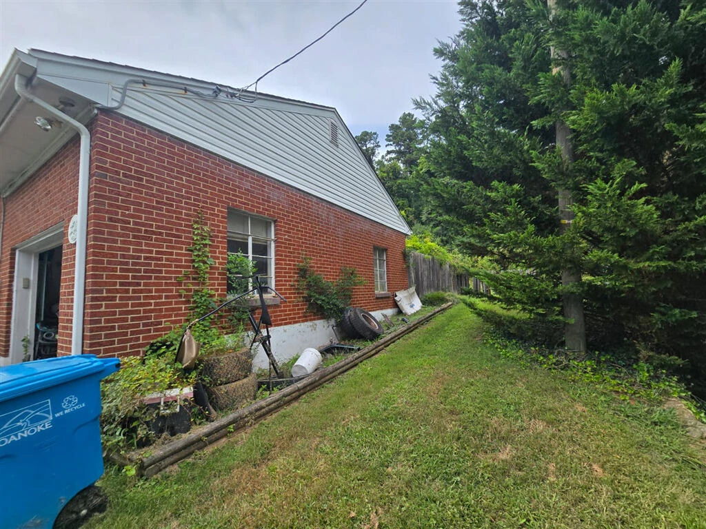 3417 Windsor RD SW - Photo 4