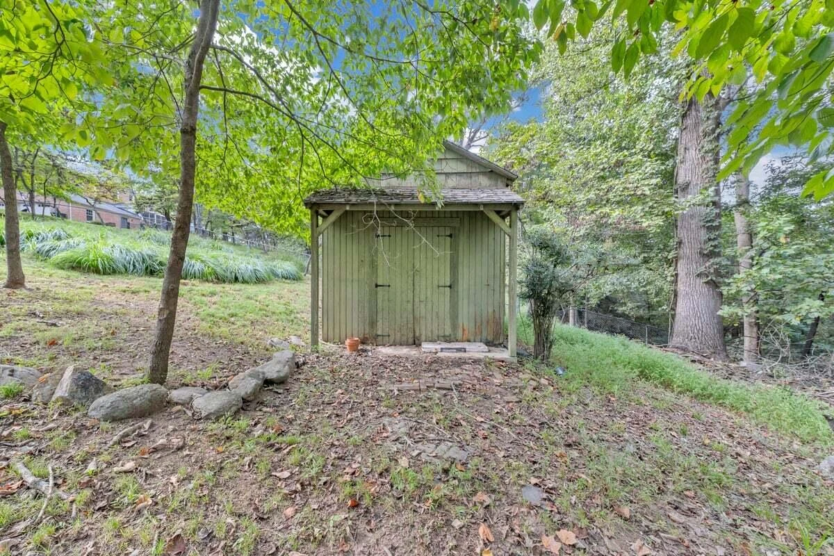 2546 Sharmar RD - Photo 11