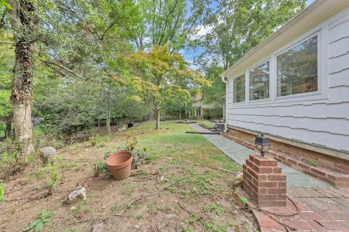 2546 Sharmar RD - Photo 13