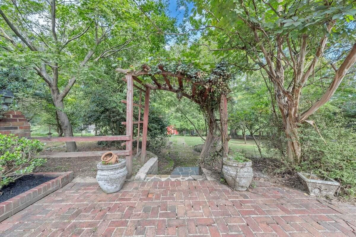 2546 Sharmar RD - Photo 14