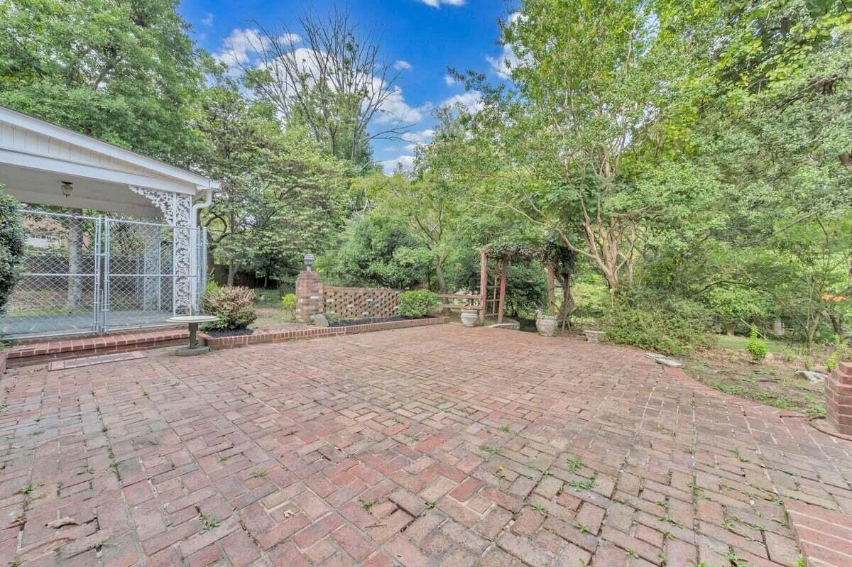 2546 Sharmar RD - Photo 15