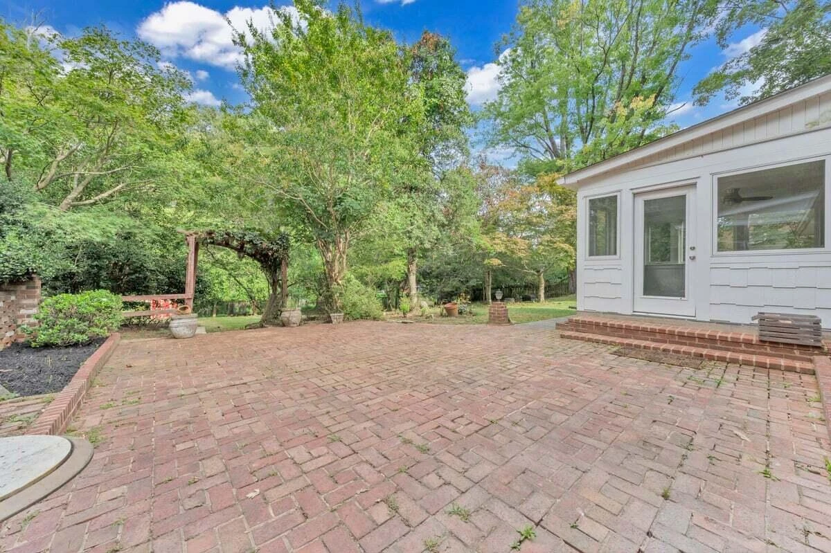 2546 Sharmar RD - Photo 16