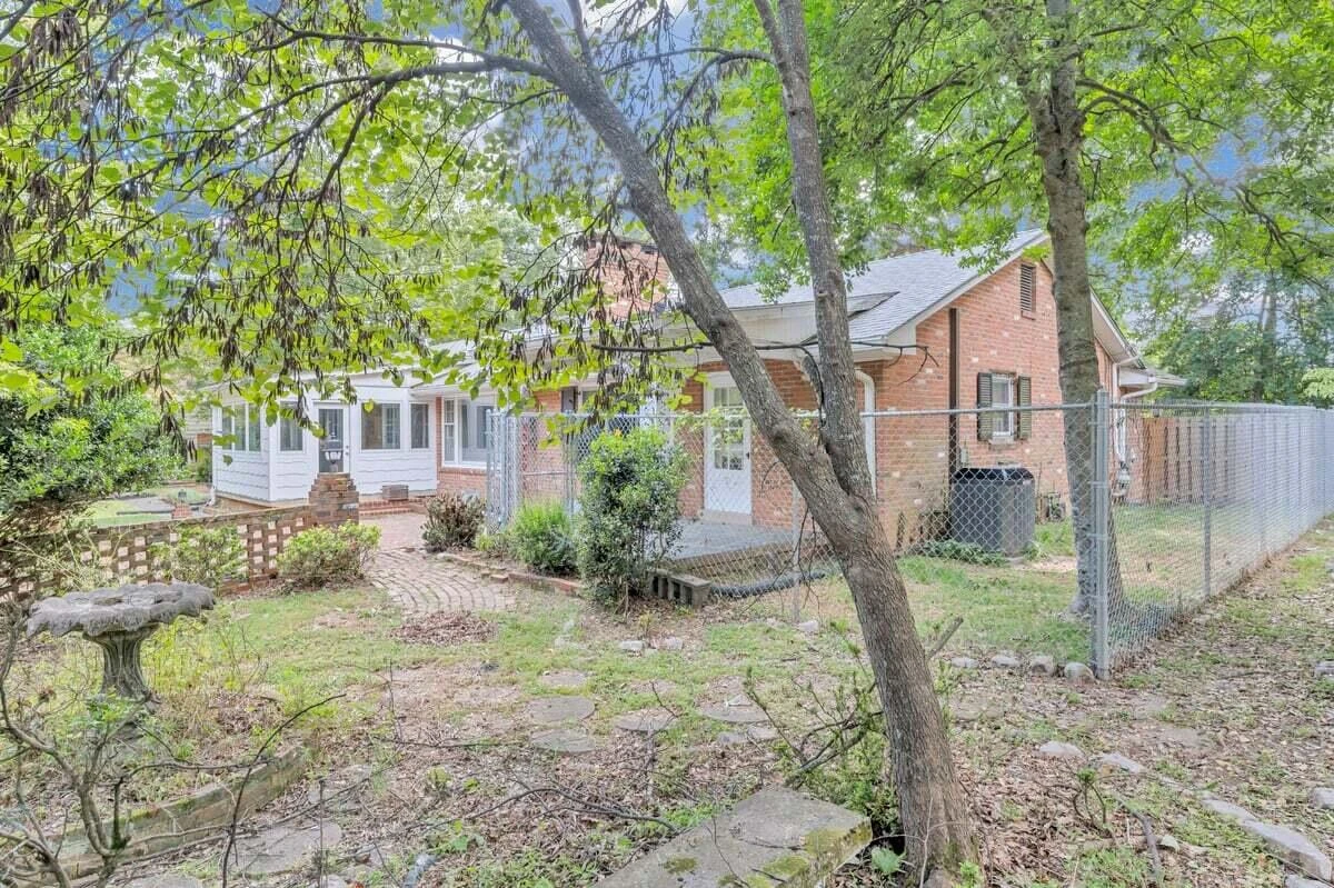 2546 Sharmar RD - Photo 18