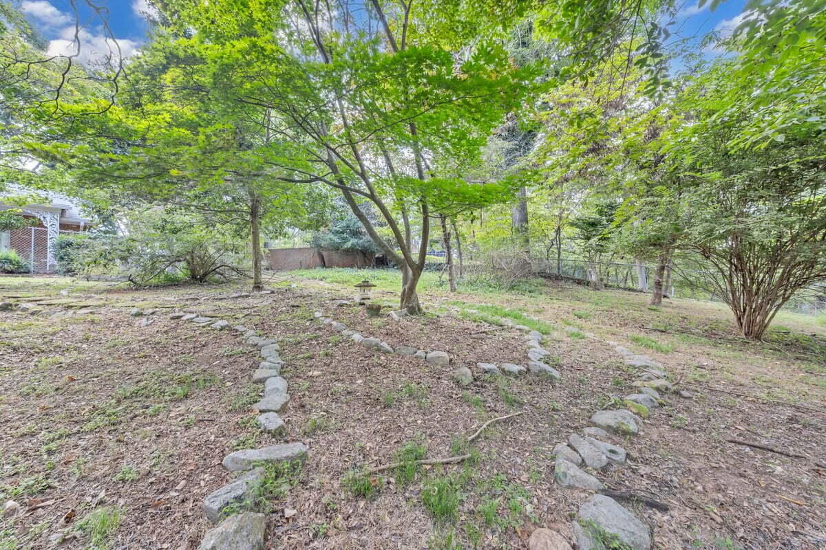2546 Sharmar RD - Photo 23