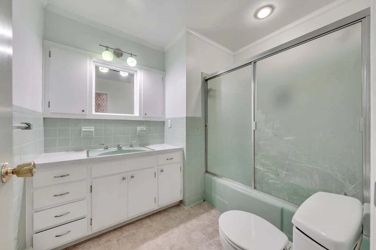 2546 Sharmar RD - Photo 35