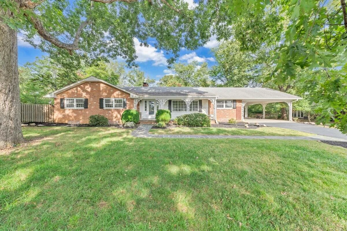 2546 Sharmar RD - Photo 4