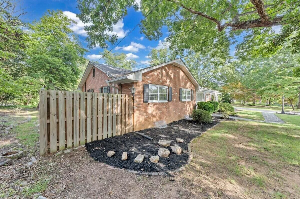2546 Sharmar RD - Photo 5