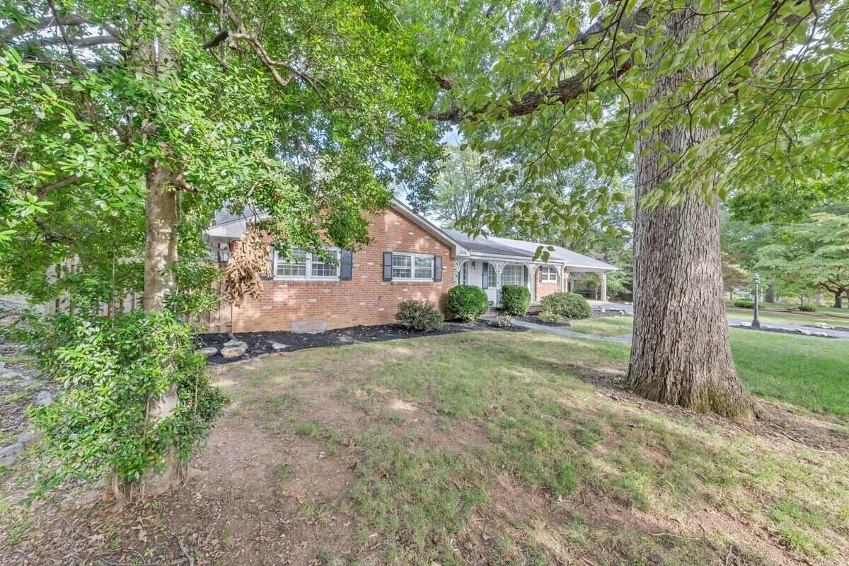 2546 Sharmar RD - Photo 6