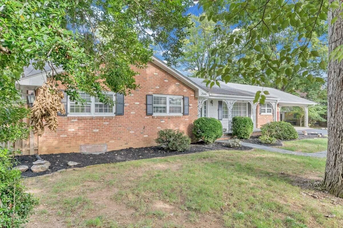 2546 Sharmar RD - Photo 7