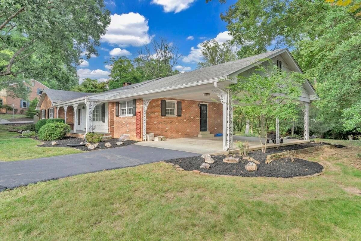 2546 Sharmar RD - Photo 8