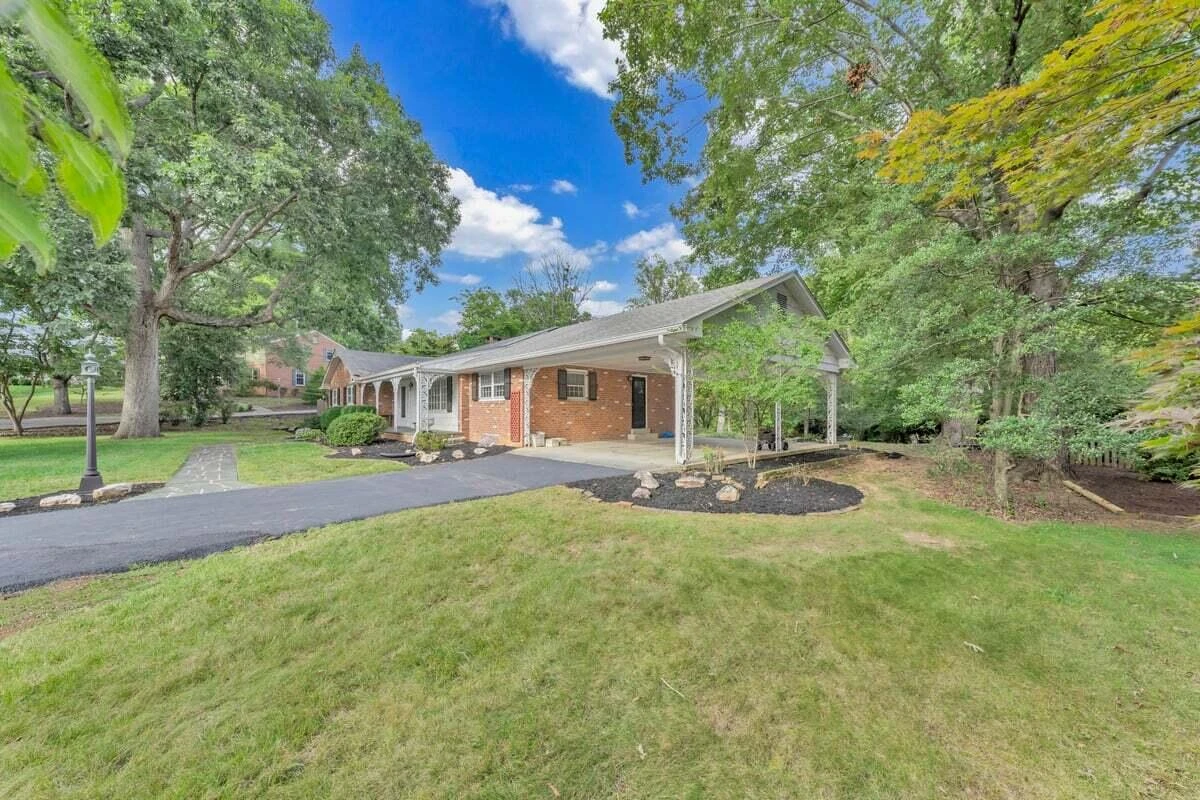 2546 Sharmar RD - Photo 9