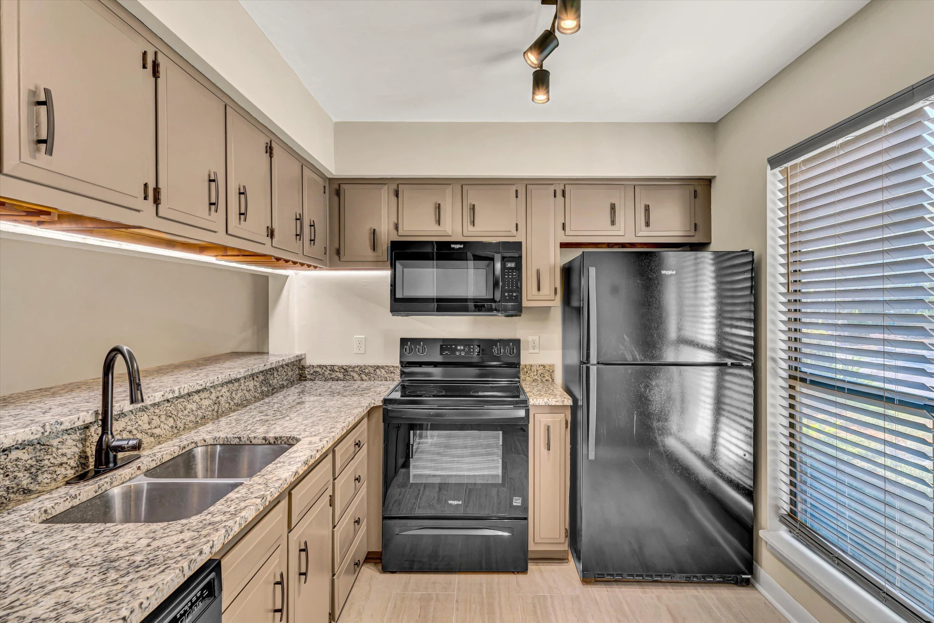 7228 Woods Crossing DR - Photo 4