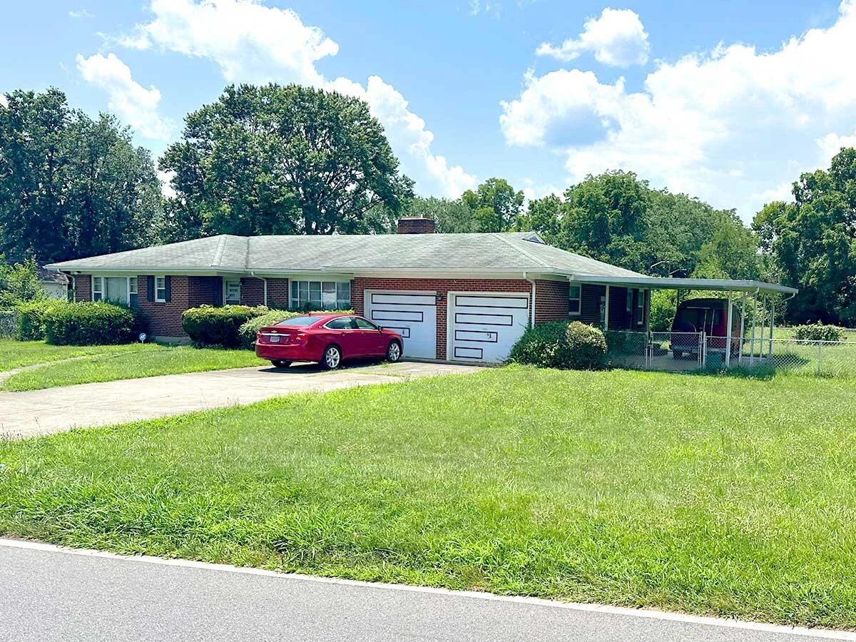 1610 Cove RD - Photo 2