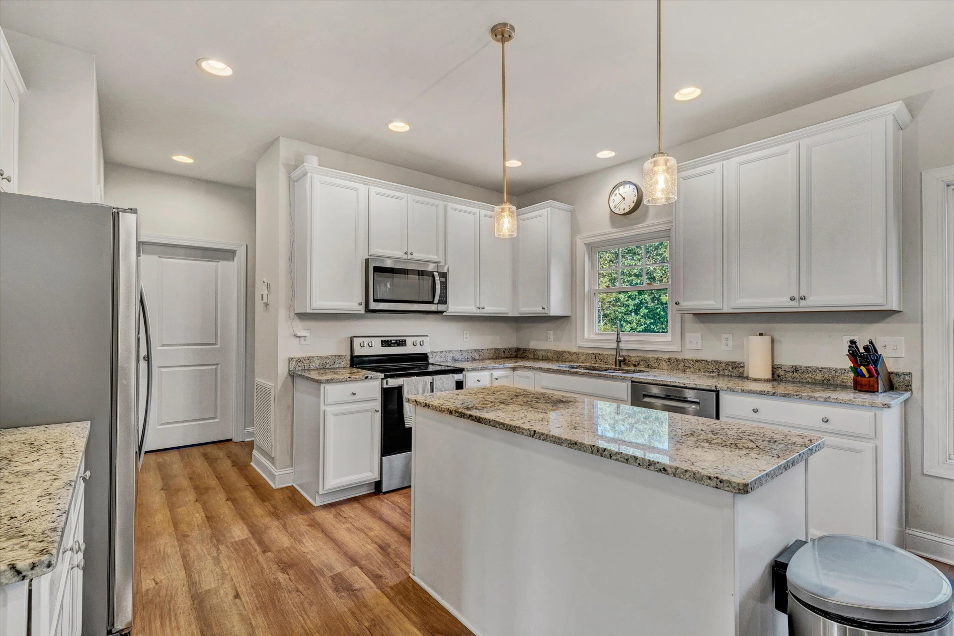 5894 Ivy Park DR - Photo 6
