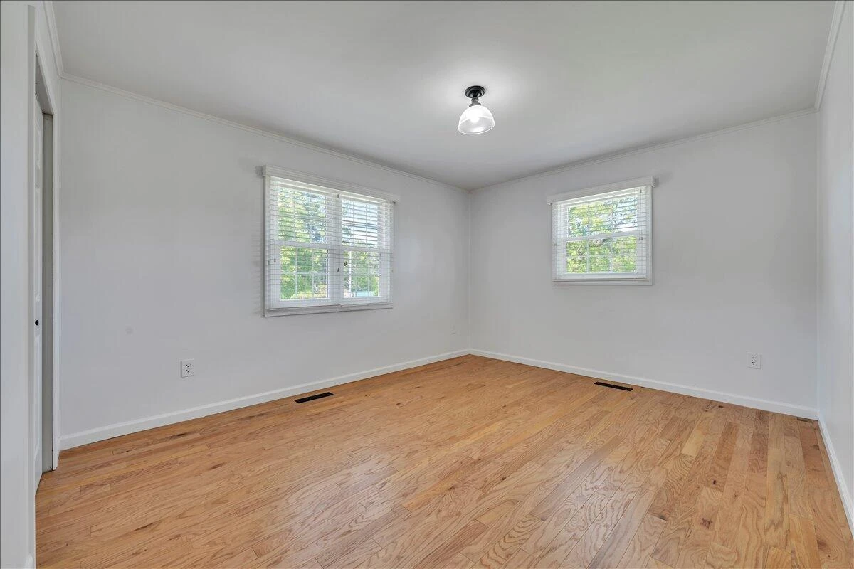 2728 Thompson Ridge RD - Photo 10