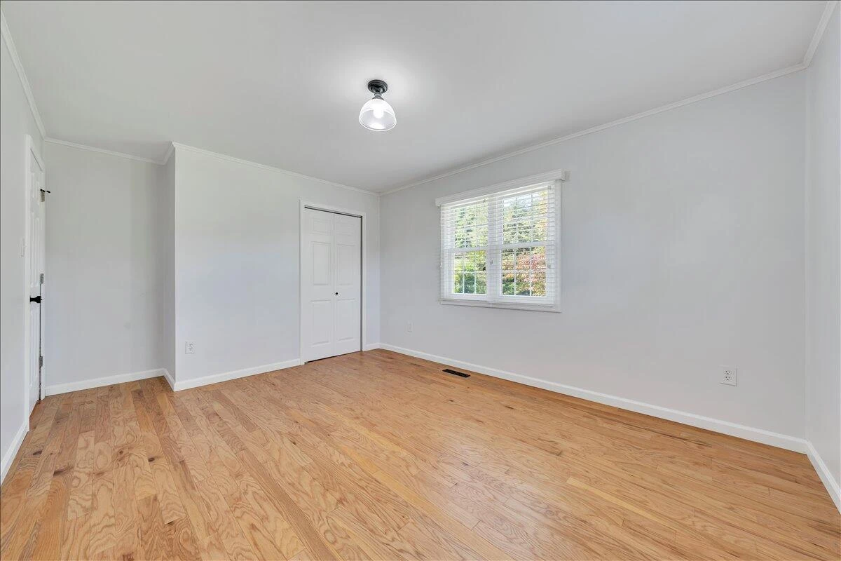 2728 Thompson Ridge RD - Photo 11
