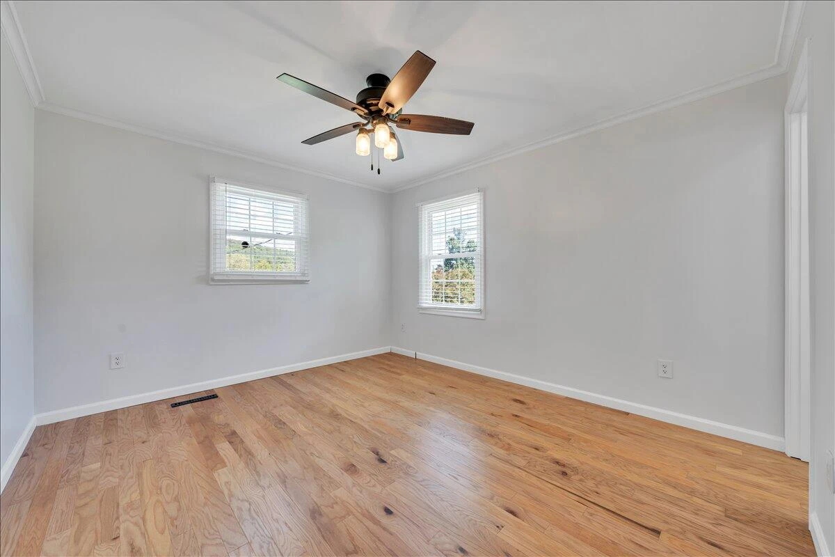 2728 Thompson Ridge RD - Photo 12