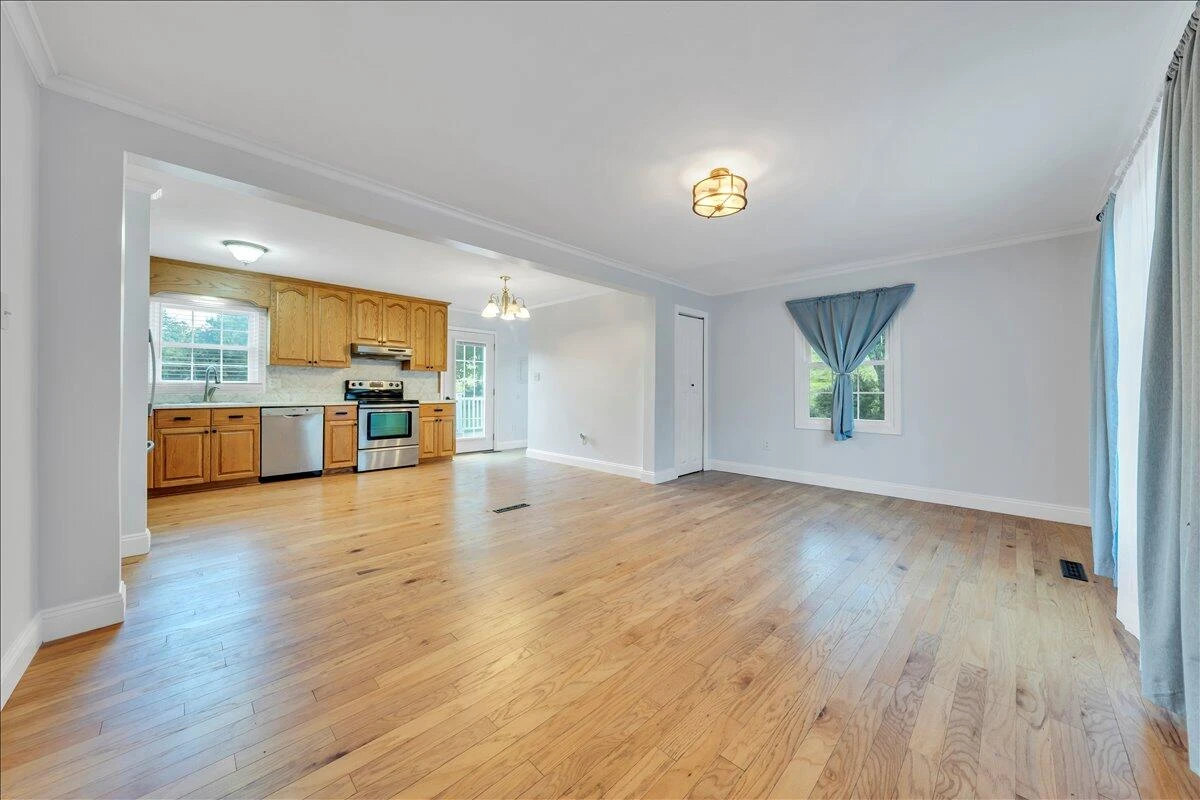 2728 Thompson Ridge RD - Photo 2