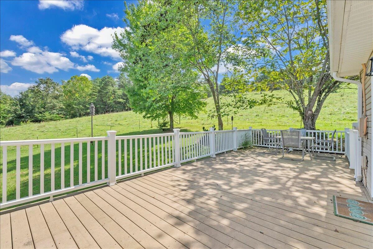2728 Thompson Ridge RD - Photo 20